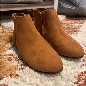 Pre-loved boots